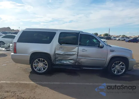 2014 Cadillac Escalade Esv Luxury z USA, uszkodzony, nr VIN 1GYS4HEF7ER130816